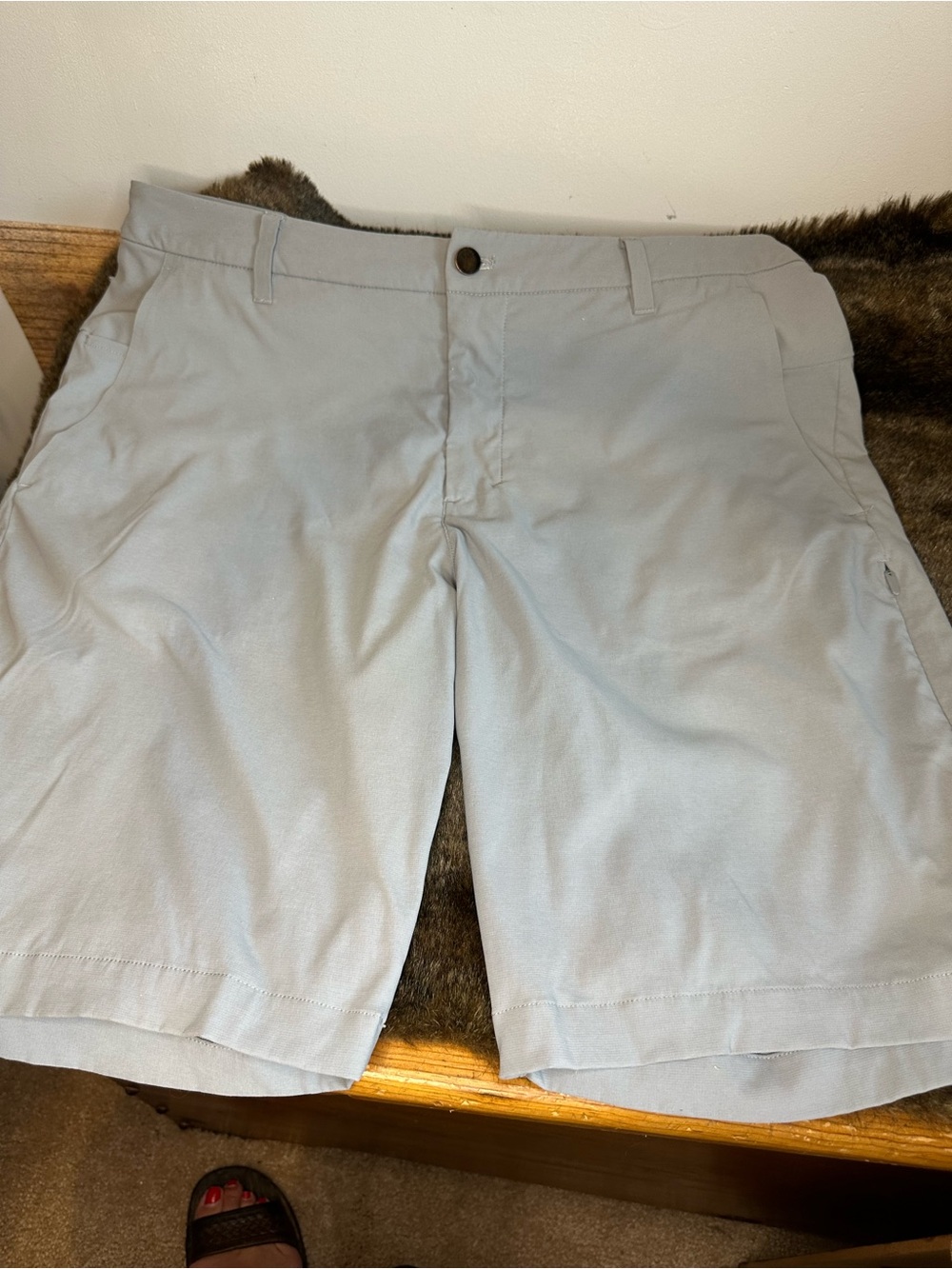 lululemon athletica Men's Light Gray Hybrid Shorts
